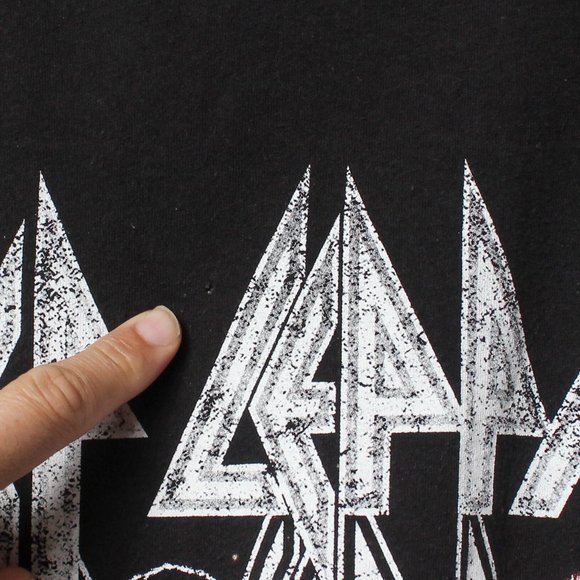 Def Leppard Shirt Mens Medium Black Band Tee w/ Holes - Picture 5 of 7